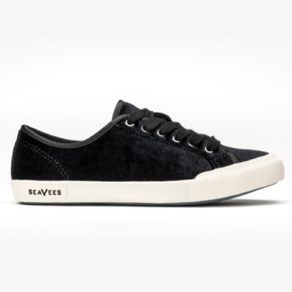 Nwt Seavees Black Velvet Sneakers 